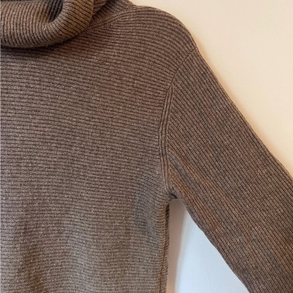Cashmere Ribbed Turtleneck Beige Sweater Fable - Picture 9 of 10